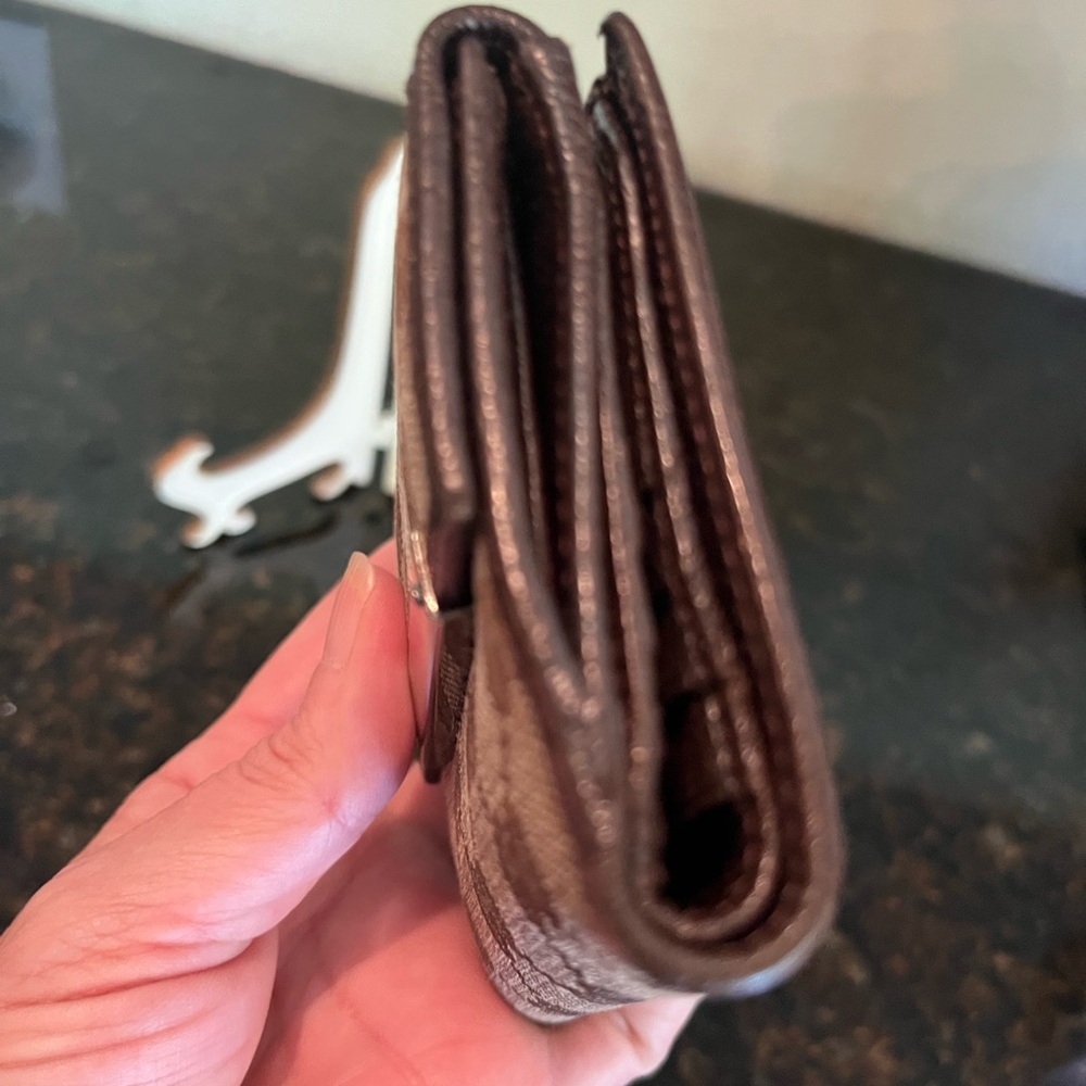 Gucci Signature Wallet - Picture 6 of 13